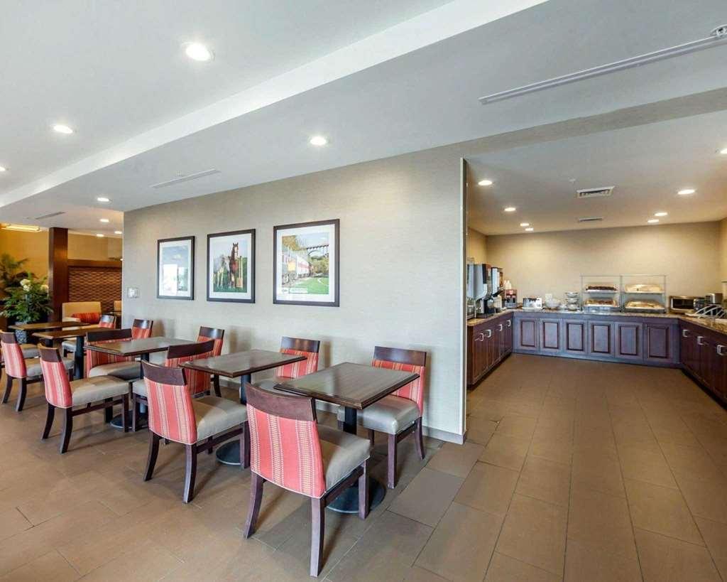 Comfort Suites Marietta-Parkersburg Restaurant photo