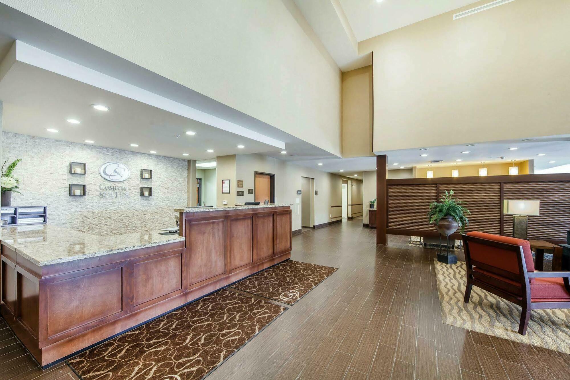 Comfort Suites Marietta-Parkersburg Extérieur photo